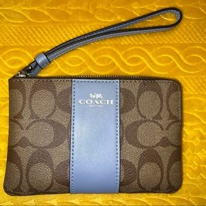 NWT Coach Wristlet in Marble Blue